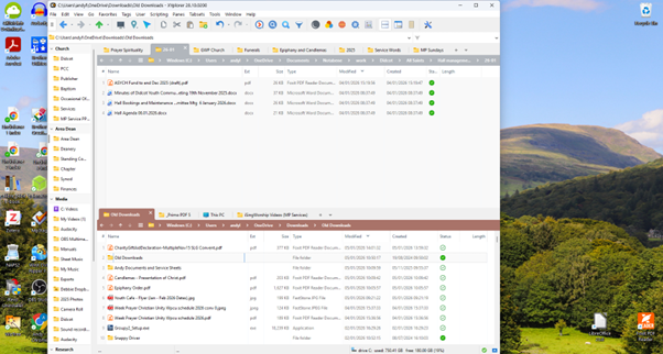 XYplorer during sort.png
